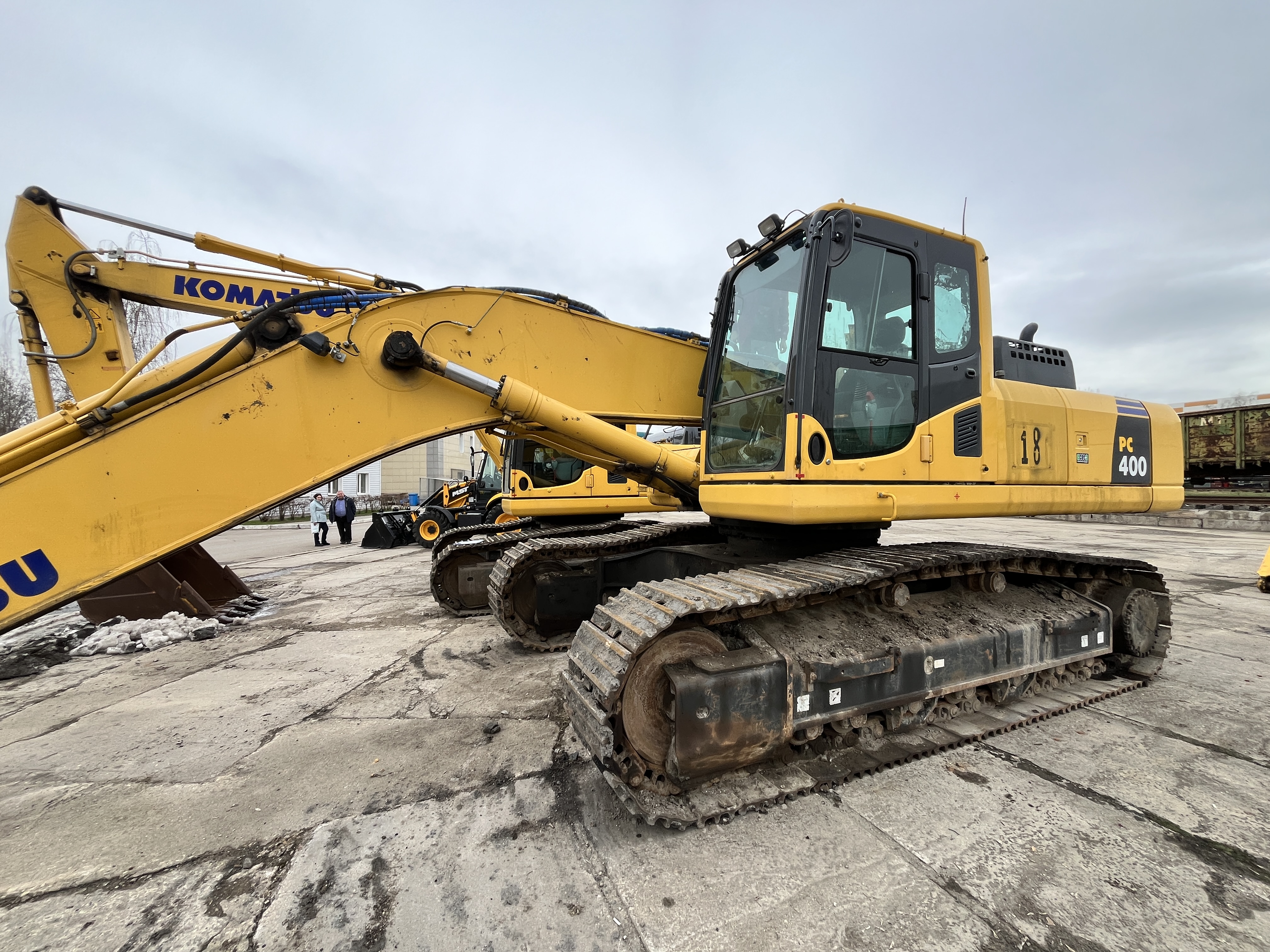 экскаватор KOMATSU PC400-8 фото 1