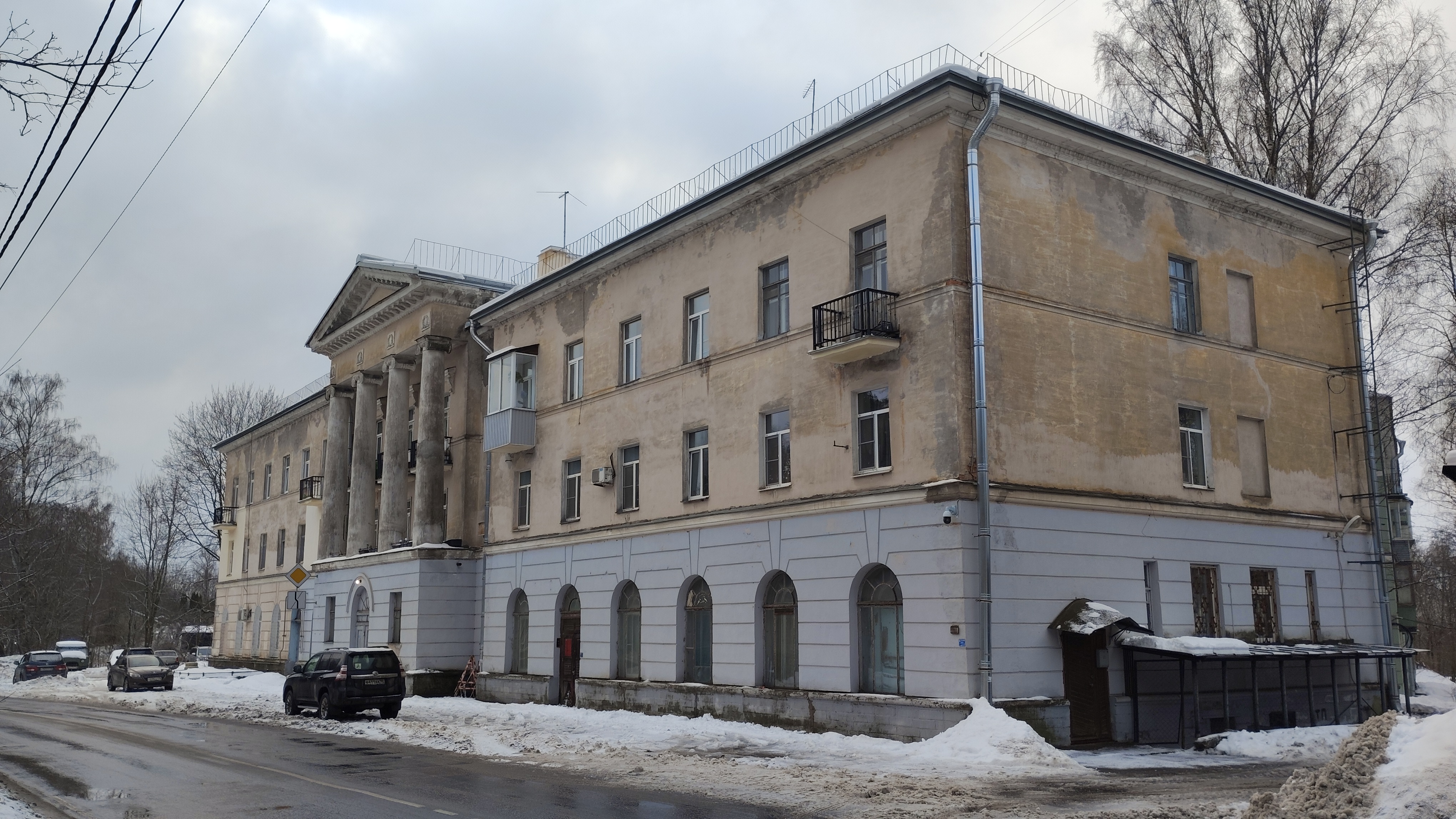 Административное здание площадью 702 м² фото 1