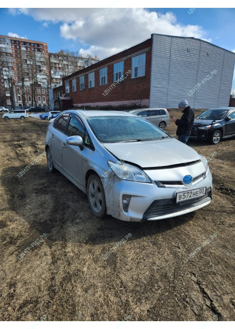 Toyota Prius фото 1