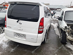 превью Nissan Serena фото 2