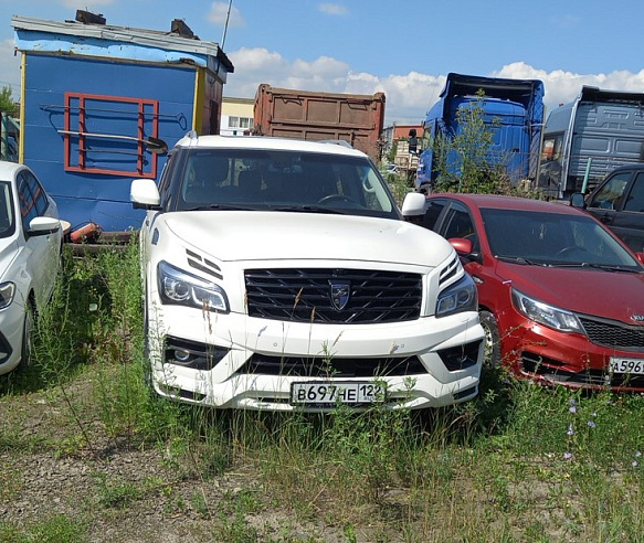 Infiniti QX80 фото 1