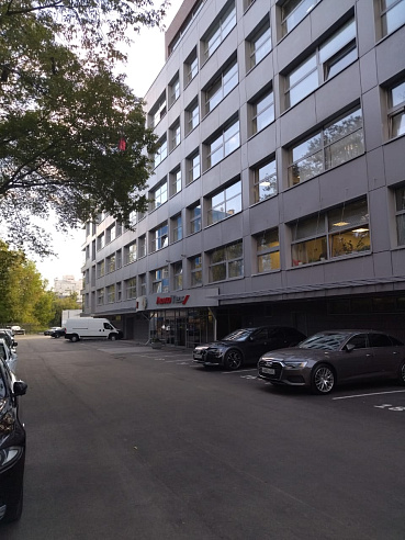 Административное здание площадью 12 962 м² фото 1