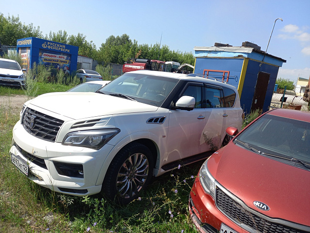 Infiniti QX80 фото 59055