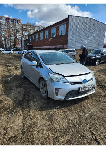 Toyota Prius фото 1